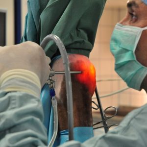 Arthroscope dans l'articulation du boulet